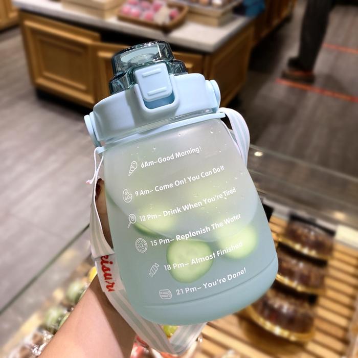 Gambar Botol Air Minum Viral Gradasi / Botol Anak Gemes 1300ML Free Sticker - 1.3 TOSCA dari Isb.Id undefined Tokopedia