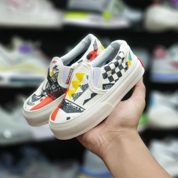 Gambar SEPATU ANAK VANS MOMA SLIP ON KIDS SIZE 16-35 - Putih, 16 dari Cash_Course undefined Tokopedia