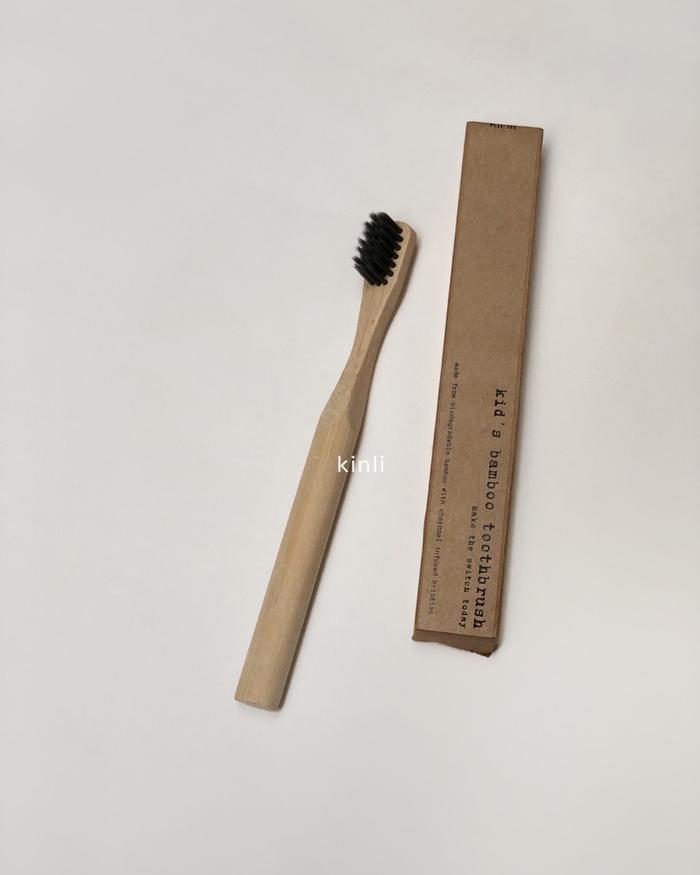 Gambar bamboo toothbrush charcoal infused bristle sikat gigi bambu kids adult - kids dari kinli undefined Tokopedia