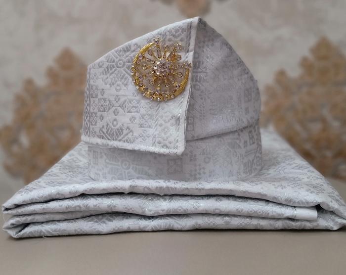 Gambar SET TANJAK DAN SARUNG SONGKET PREMIUM KHAS MELAYU - Putih Omabk dari Budak Melayu Riau undefined Tokopedia