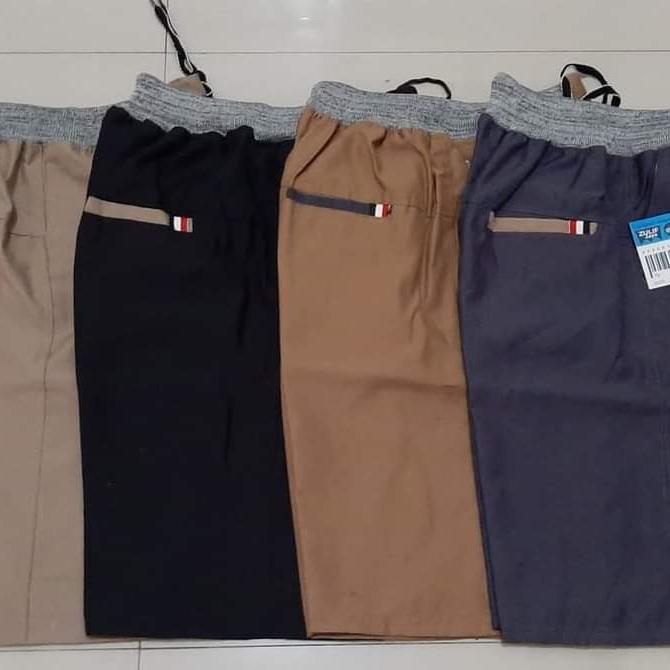 Gambar Celana chino pendek cino slim fit PINGGANG KARET - Random. dari Toserba Club undefined Tokopedia