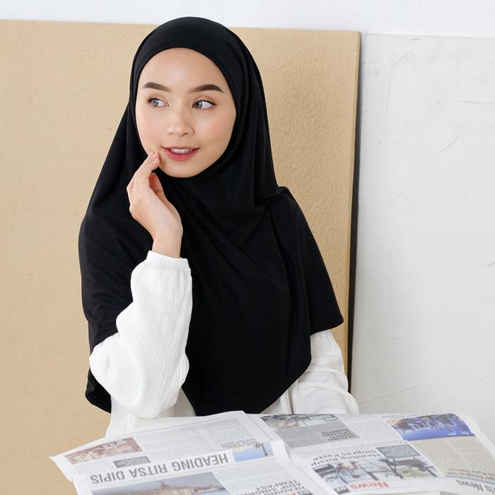 Gambar Jilbab Hijab Kerudung Instan Bergo Kalana Instant Jersey Dengan Inner - Hitam dari Hijabers88 undefined Tokopedia