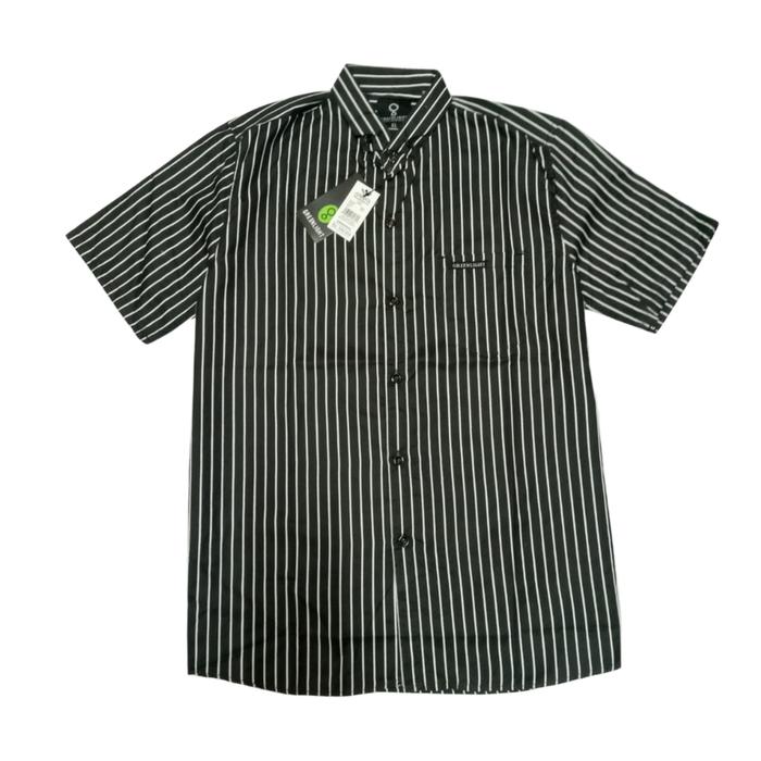 Gambar baju kemeja stripe garis lengan pendek gaya korea slimfit - hitam garis kcl, M dari serbaserbikemeja undefined Tokopedia