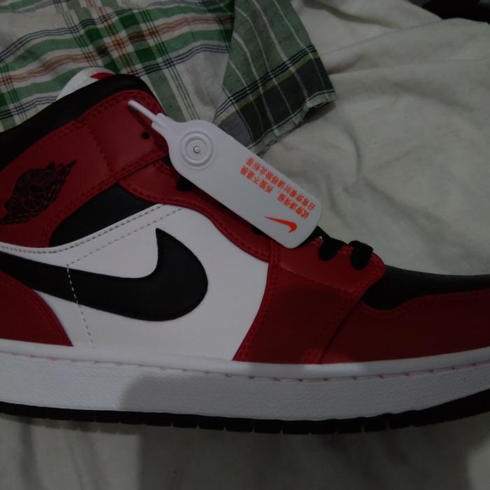 Gambar Sepatu pria merk Nike Air Jordan Chicago warna merah, putih size 45 - Merah, Putih,, 45 dari diansuhermanstore undefined Tokopedia