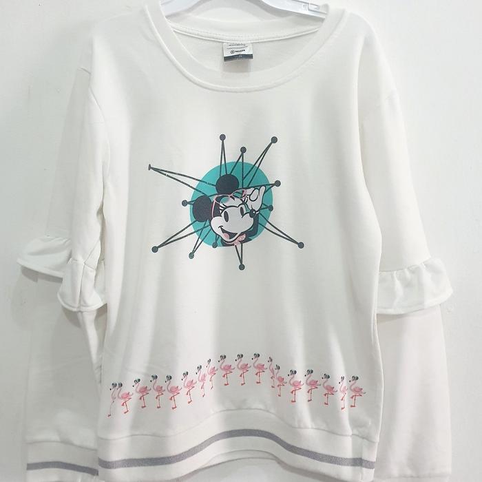 Gambar sweater anak perempuan remaja, warna putih dengan gambar mickey mouse dari D-Arr Snacks undefined Tokopedia