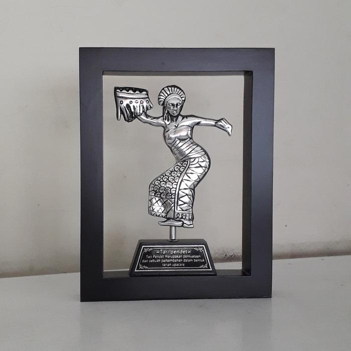 Gambar Souvenir Frame "Penari Pendet khas Bali" dari jogjacrafts undefined Tokopedia