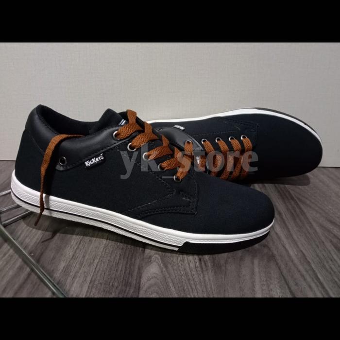 Gambar Sepatu Kickerss motif suede kasual - Hitam, 42 dari Sandal Sepatu Lokal undefined Tokopedia