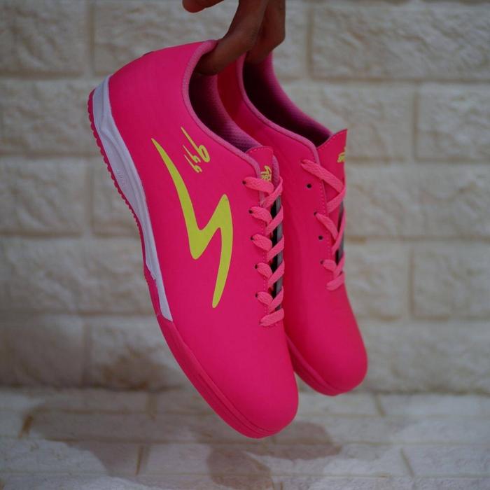 Gambar Sepatu Futsal Specs Infinity 99 - Pink, 38 dari Mayoo.Sneakers undefined Tokopedia