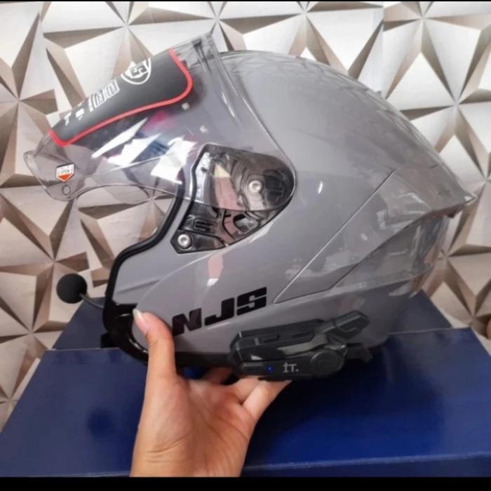 Gambar HELM NJS KAIROZ SOLID STONE GREY+INTERCOM IT EI BLOETOOTH - HELM+INTERCON, L dari jodoh Helmet undefined Tokopedia