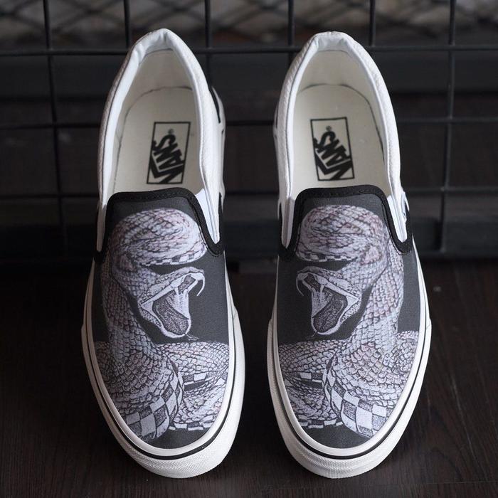 Jual VANS SLIP-ON COSTOME X YOU “SNAKE” BLACK/WHITE ORIGINAL 100