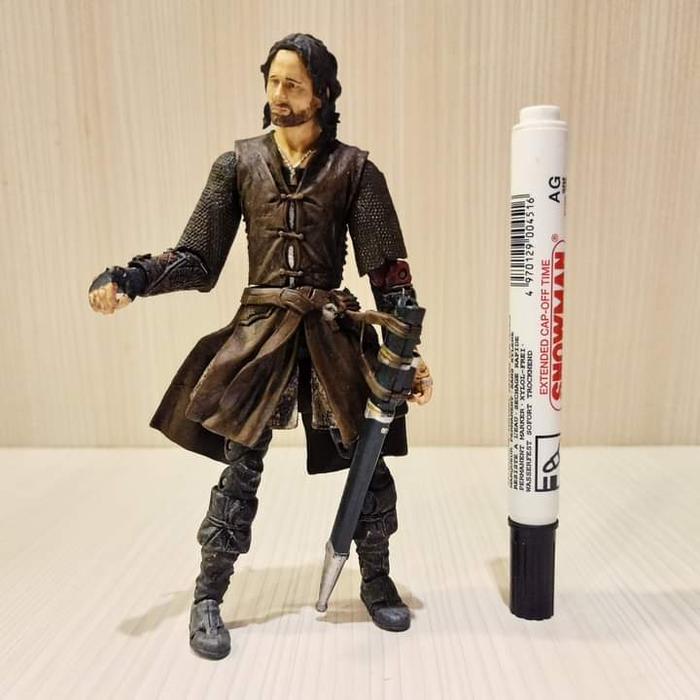 Gambar mainan action figure Arragorn lord of the ring dari Mainan Toys Action Figure undefined Tokopedia