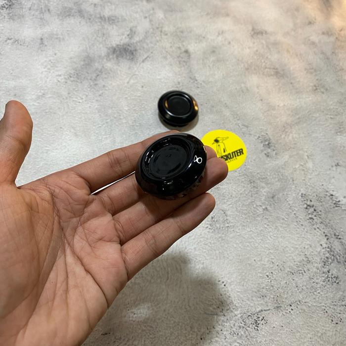 Gambar Wheel Dop Velg Depan Original Piaggio Vespa Sprint Primavera GTS S LX LXV 125 150 2V 3V IGET - Black Glossy dari Tukskuter undefined Tokopedia