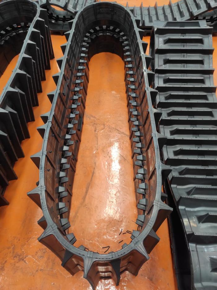 Gambar Ban Crawler Combine - 400 x 47 x 90, Hitam dari MilosCorp undefined Tokopedia