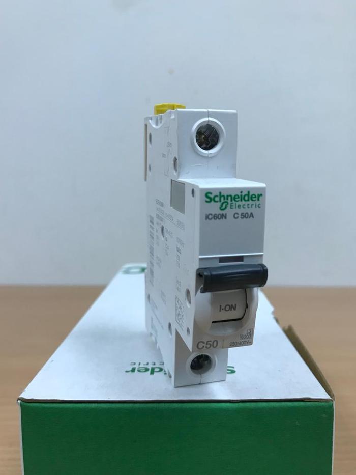 Gambar MCB AC/DC Schneider Electric iC60N 1P 6KA Kurva C ukuran 1A hingga 63A - 50A - A9F74150 dari Elektrik Batam undefined Tokopedia