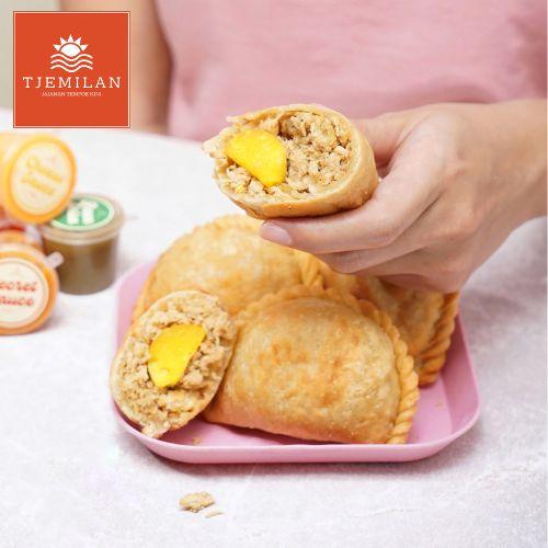 Gambar TJEMILAN - Pastel Ayam / Chicken Pastel SIAP MAKAN CEMILAN INSTANT - Frozen, 10pcs dari Tjemilanofficial undefined Tokopedia