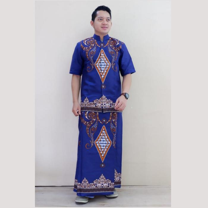Gambar Busana Pria Muslim Baju Kemeja Koko Setelan Sarung Batik Solo Ori - pendek+sarung, XXL dari Kemeja Pria Batik Solo Original undefined Tokopedia