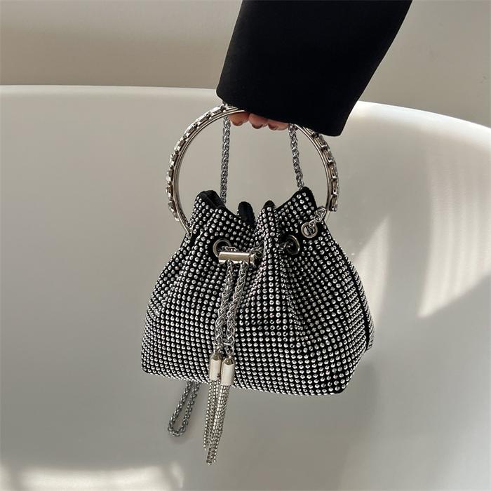 Gambar Tas Selempang Wanita Import Slingbag Cewek Impor (1kg muat 4 pcs) - Silver#1 dari Kito.ID undefined Tokopedia