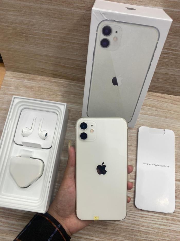 Apple iPhone 11 ホワイト 本体