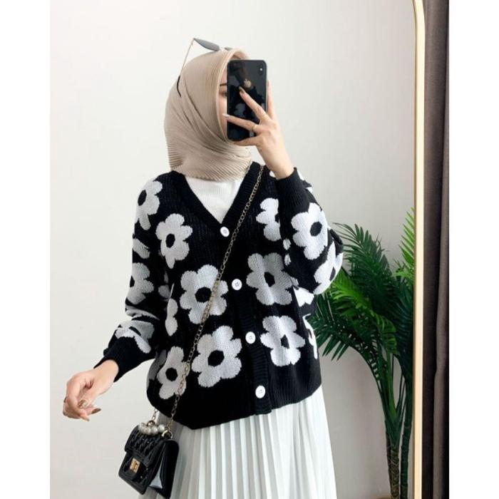 Gambar Cardigan Rajut Wanita Flower Premium Tebal Cardigan Bunga - Hitam dari Aneka_Grosir Rajut undefined Tokopedia