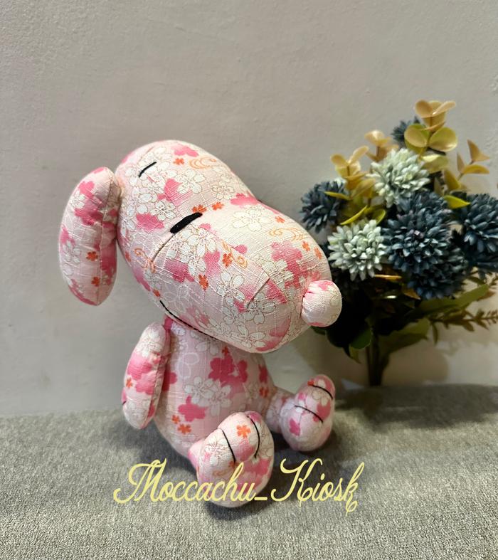 Gambar Boneka Snoopy Sakura 2017 'Rare'/ Sakura Snoopy plush toy 'Rare' dari Moccachu Kiosk undefined Tokopedia