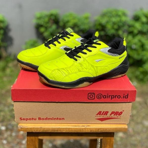 Gambar Sepatu badminton air pro smash / sepatu olahraga bulutangkis pria - Lemon, 39 dari Billionaire Shoes undefined Tokopedia