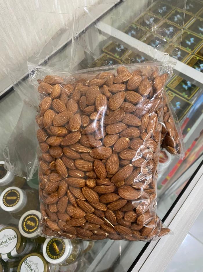 Gambar KACANG ALMOND PANGGANG BISA LANGSUNG DIMAKAN - 1000GRAM dari tokoassyifa89 undefined Tokopedia