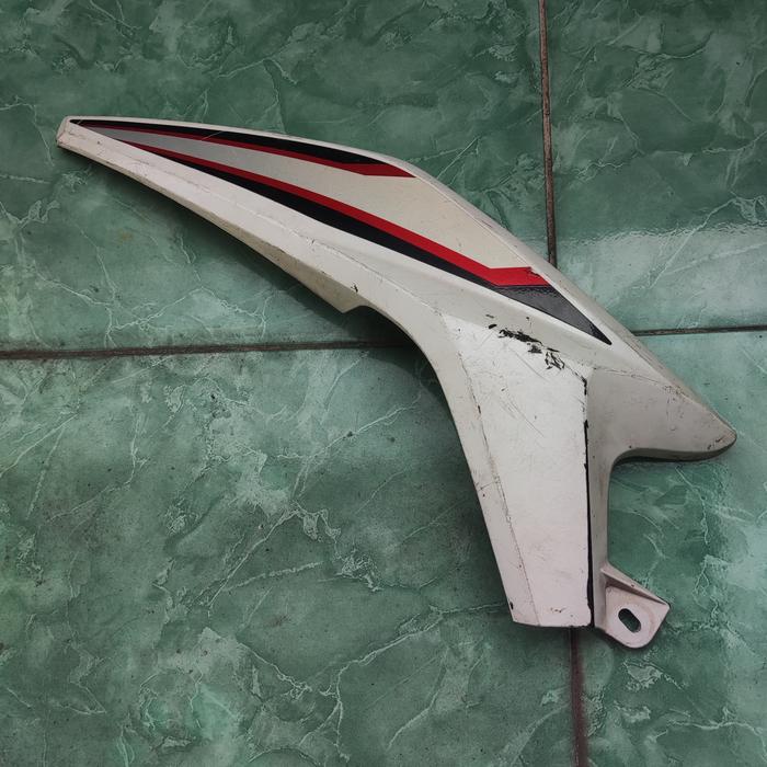 Gambar cover tutup bustep belakang sambungan body depan xeon karbu rc ori - kiri dari deni. part undefined Tokopedia