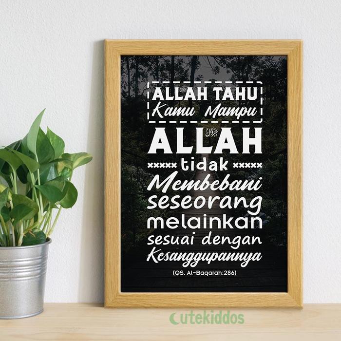 Gambar Hiasan Dinding Poster Motivasi Islami Allah Tidak Membebani Seseorang - Motif Kayu dari cutekiddos undefined Tokopedia