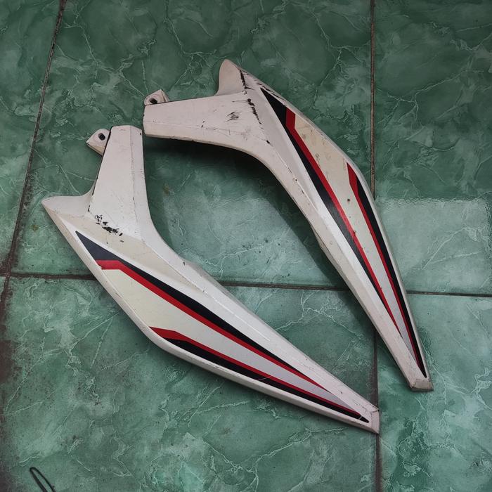 Gambar cover tutup bustep belakang sambungan body depan xeon karbu rc ori - sepasang dari deni. part undefined Tokopedia