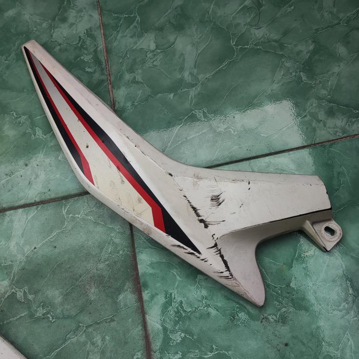 Gambar cover tutup bustep belakang sambungan body depan xeon karbu rc ori - kanan dari deni. part undefined Tokopedia
