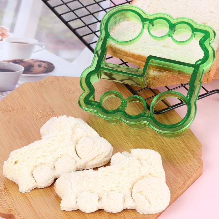 Gambar Cetakan Roti Tawar Sandwich Mold Cutter Aneka Bentuk - train dari Lovanna Shop undefined Tokopedia