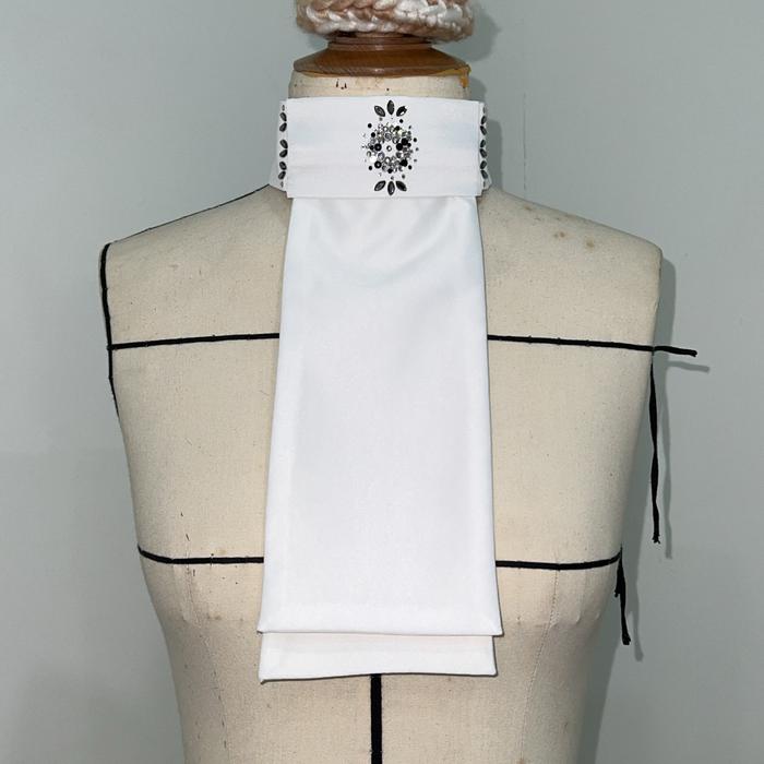 Gambar Equestrian stock tie dari Cindypamellacouture undefined Tokopedia