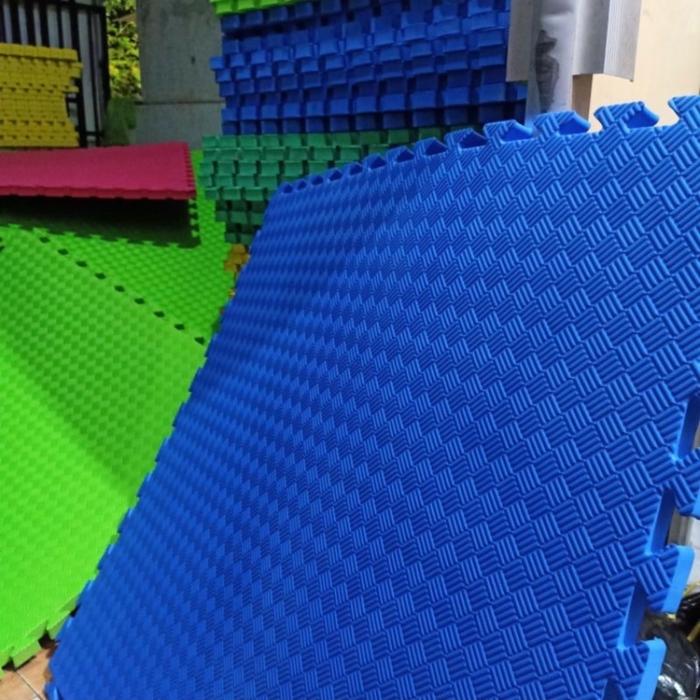 Gambar Matras Karate Taekwondo Pencak Silat Ukuran 1 Cm - Biru dari jtenggok store undefined Tokopedia