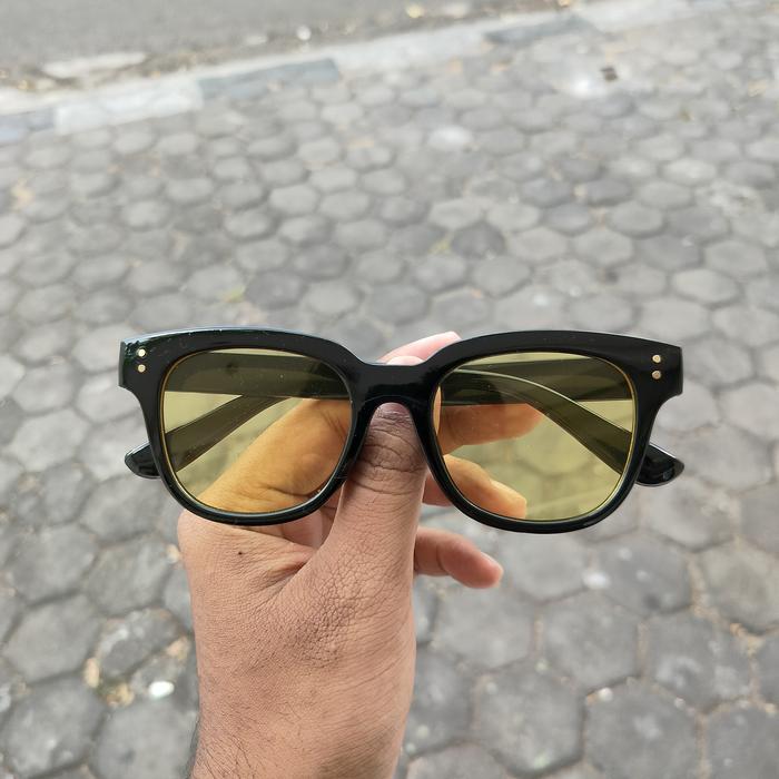 Gambar Kacamata Hitam Korea Kotak - Pria Wanita, UV Protection, Viral Vincent - Kuning, Free Kotak Lap dari Glassy.Smg undefined Tokopedia