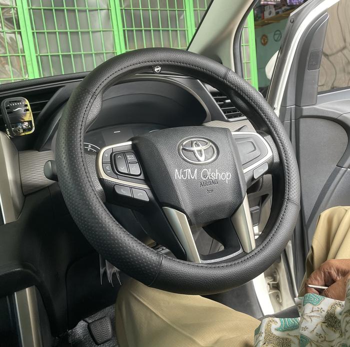 Gambar Sarung stir mobil fortuner - fortuner VRZ / cover stir pajero sport - HtmPolos Bintik dari NJM Olshop undefined Tokopedia