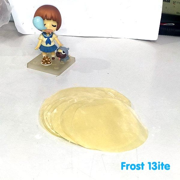 Gambar Dua Puteri Kulit Pangsit Bulat Putih Diameter 10cm Kiloan - 250 gram dari Frost Bitess undefined Tokopedia