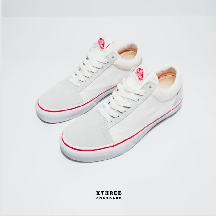 Jual Vans Old Skool Sasquatpabric Classic white 44 Kota Bekasi