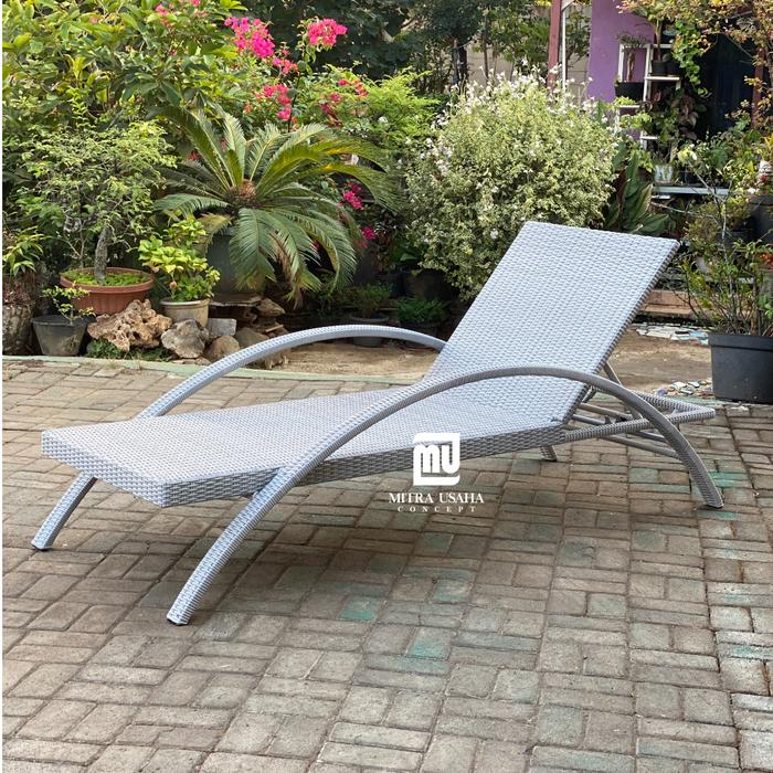 Gambar CURVE| Pool Lounger Chair Kursi Pantai Lounger Daybed rotan sintetis - Lounger dari emyouconcept undefined Tokopedia