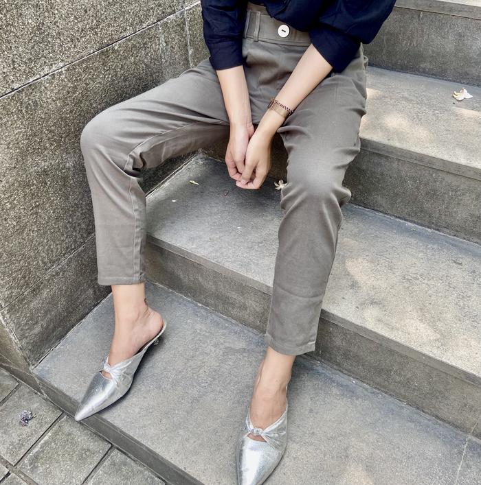 Gambar Celana Panjang Baggy Katun Wanita - Azalea Pants - DLINE - Army dari DLINE OS undefined Tokopedia