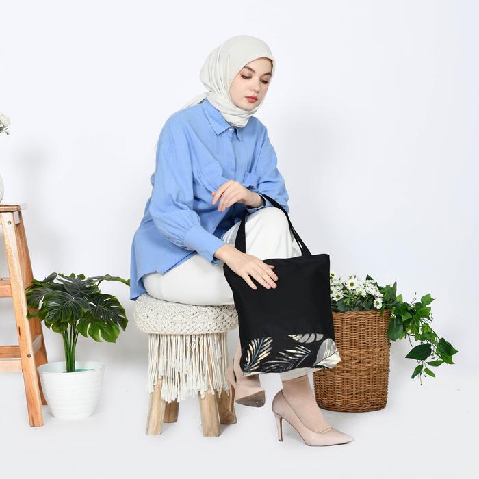 Gambar Tas Wanita Murah Tote Bag Kanvas Resleting untuk Belanja Kuliah - dner daun htm dari carravellebag undefined Tokopedia
