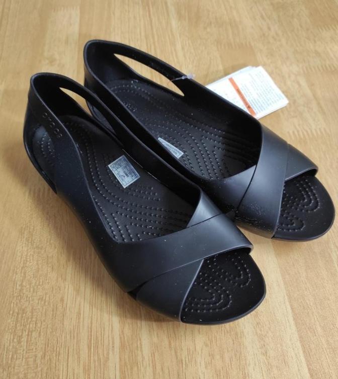 Jual BUI922 Crocs Serena Flat Open Toe Shoes ** Hitam, 36 Kota