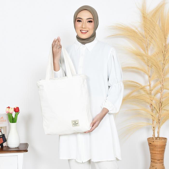 Gambar Tote Bag Kanvas Resleting Wanita Totebag Aesthetic bahan Kanvas - SUEDING PUTIH dari carravellebag undefined Tokopedia