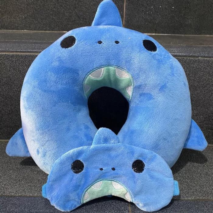 Gambar Bantal Leher Free Penutup Mata Toys Story Lotso Travel - B. Biru Shark dari Wonogiri Olshop undefined Tokopedia