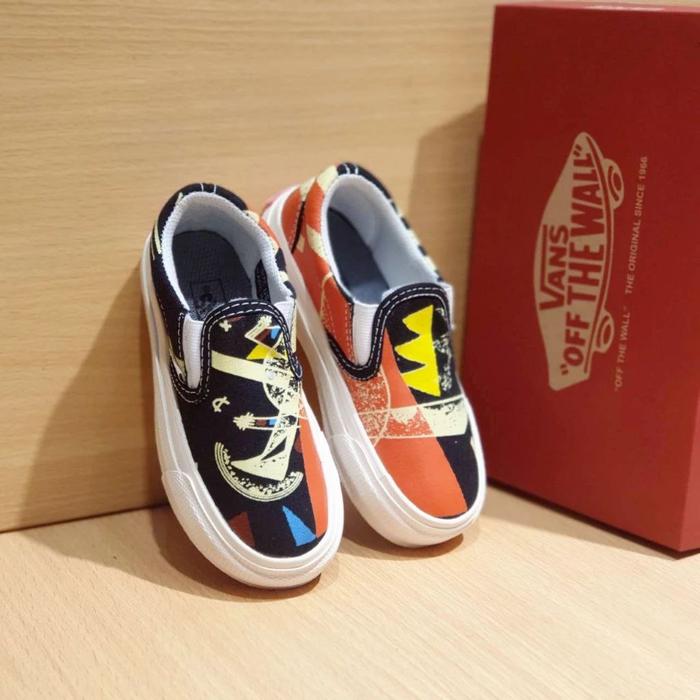 Gambar Sepatu Vans Anak Slip On X Moma Cowok Cewek Sneaker Anak Usia 1-10 Thn - Moma Hitam, 27 dari Valencia shoes store undefined Tokopedia