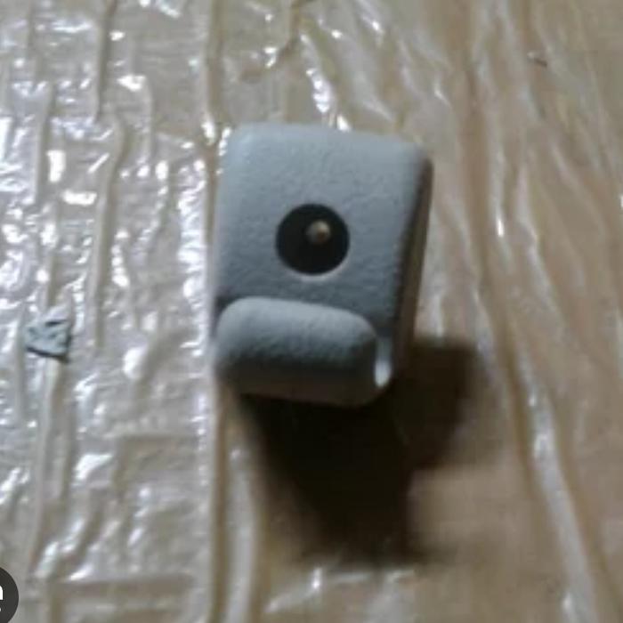 Gambar KLIP CLIP KANCING SUNVISOR SUN VISOR ISUZU ELF TRAGA NMR NLR ORIGINAL dari VAN ISUZU PART undefined Tokopedia