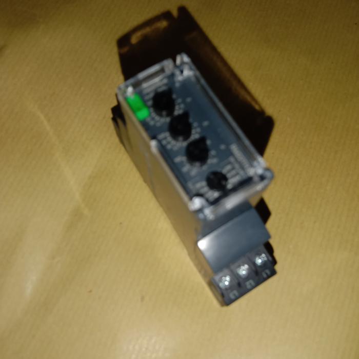 RM22UA33MR - Relè controllo tensione 15..500Vac/dc, 2 NC/NO con