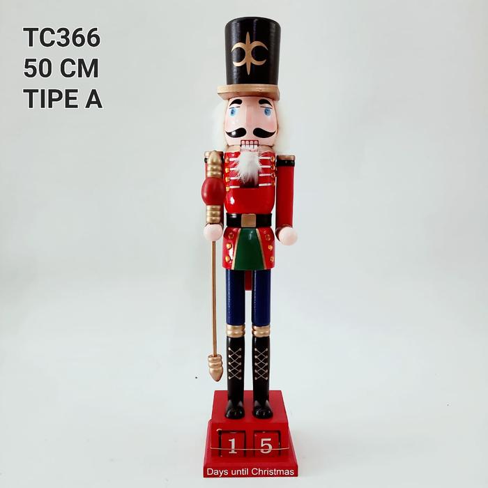 Gambar Patung Kayu Nutcraker 60 cm Gliter Model Kalender 25 Des Kado Natal - TC366 50CM - A dari MadisonShop undefined Tokopedia