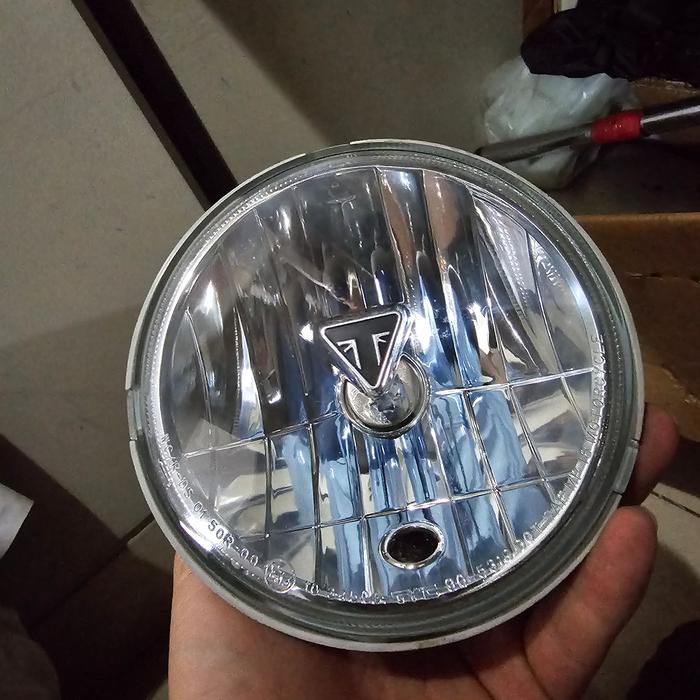 Gambar Headlamp Original triumph bobber original triumph dari 2ECONDHAND RUSH CO. undefined Tokopedia