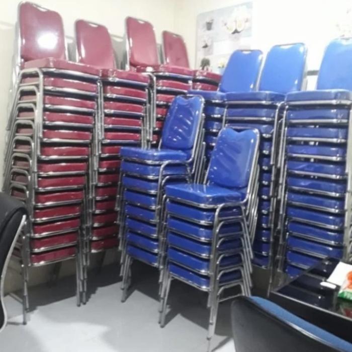 Gambar kursi susun / kursi makan / kursi pesta / kursi Futura / kursi chitose - Merah, kain dari TOKO PUTRA MANDIRI. undefined Tokopedia