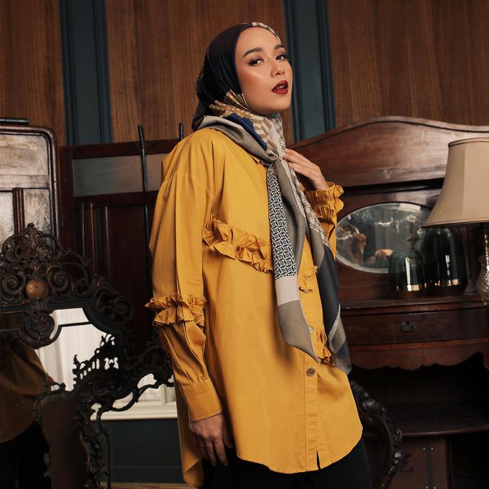 Gambar Gyura Blouse Yellow Books and Art ZS - L dari Zaskia Sungkar Jakarta undefined Tokopedia